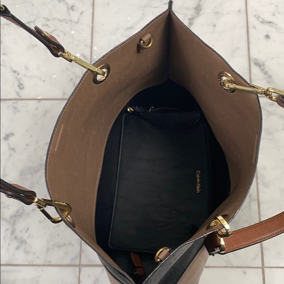 Black and taupe leather cross body bag. - Picture 5 of 7